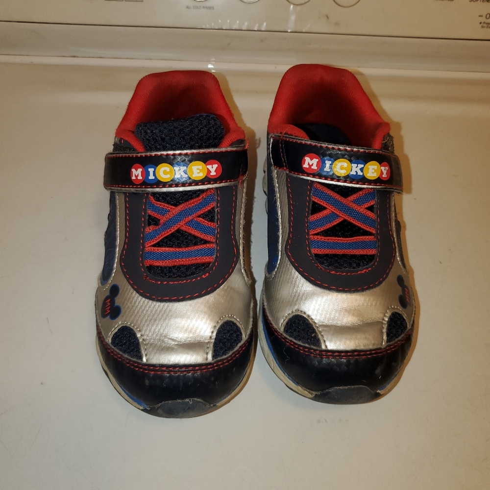 MICKEY MOUSE BABY SHOES 9.5C